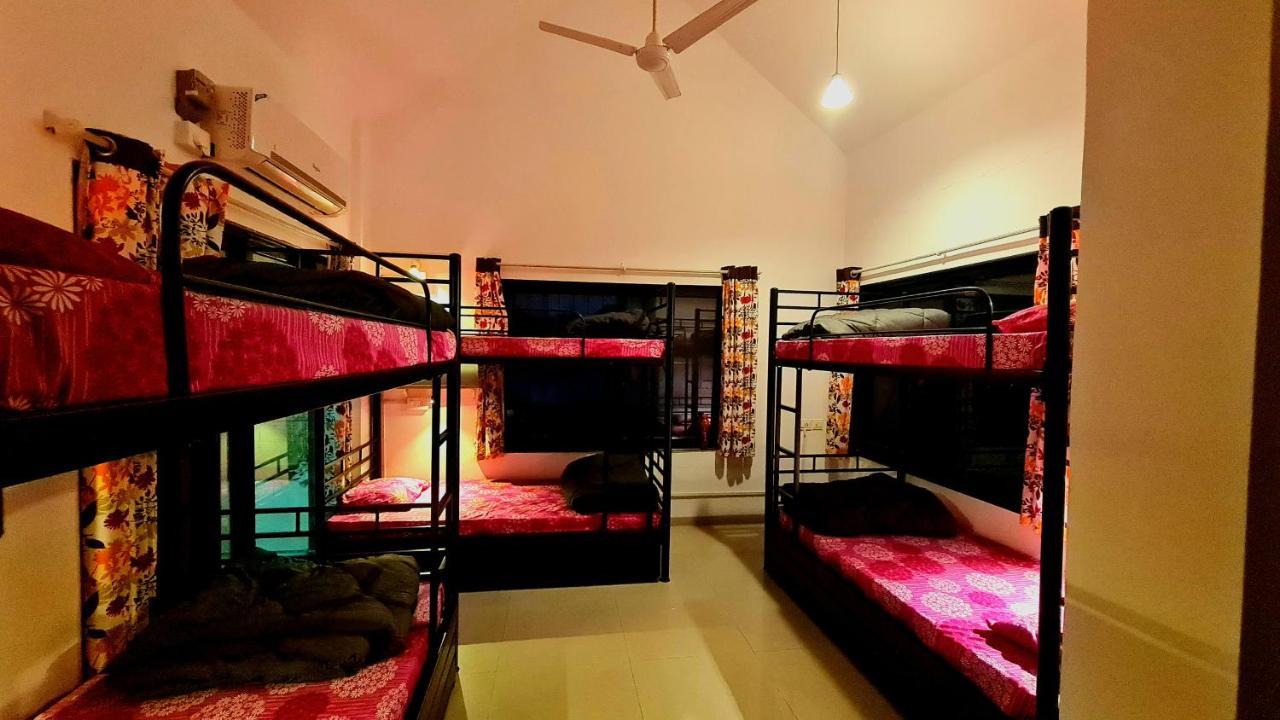 Lifespace- Spacious Hostel In A Luxurious Villa プネ エクステリア 写真
