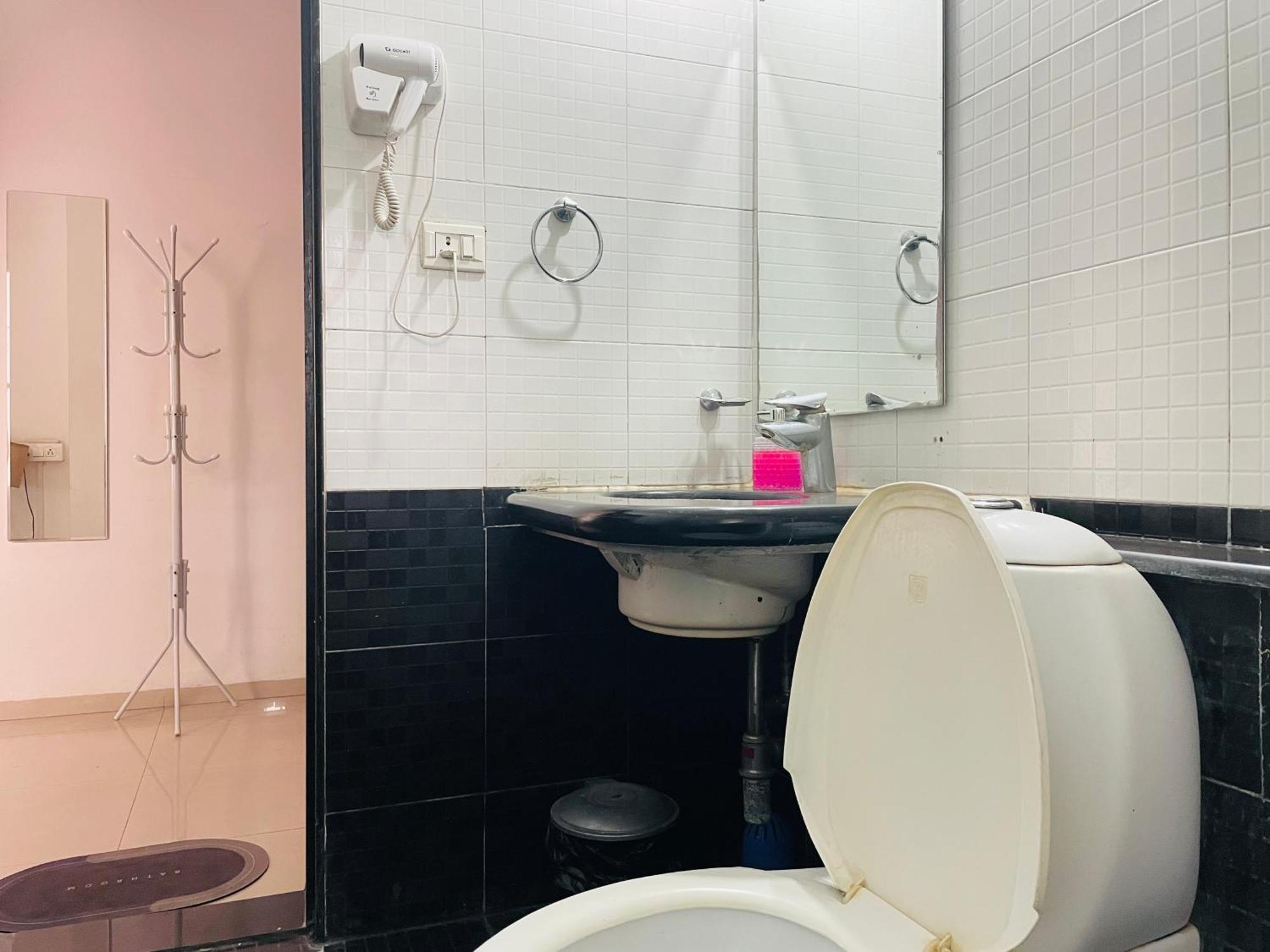 Lifespace- Spacious Hostel In A Luxurious Villa プネ エクステリア 写真