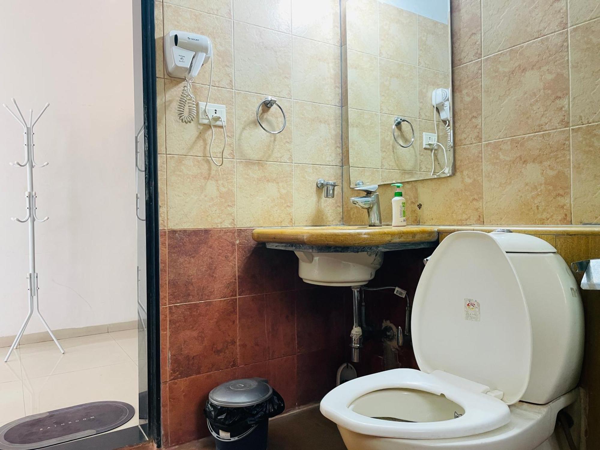 Lifespace- Spacious Hostel In A Luxurious Villa プネ エクステリア 写真